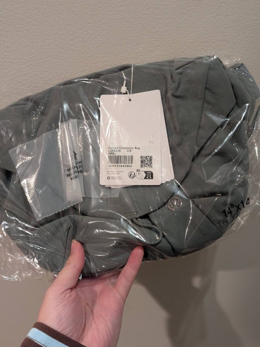 Lululemon Curved Crossbody Bag 3L - Picture 8 of 8